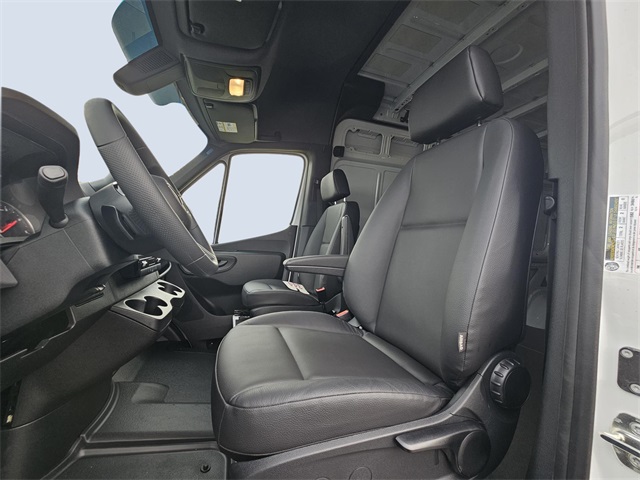 Vehicle image 7 of 19