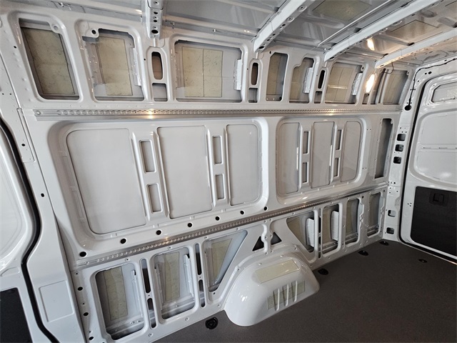 Vehicle image 16 of 19