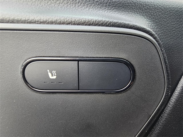 Vehicle image 13 of 19