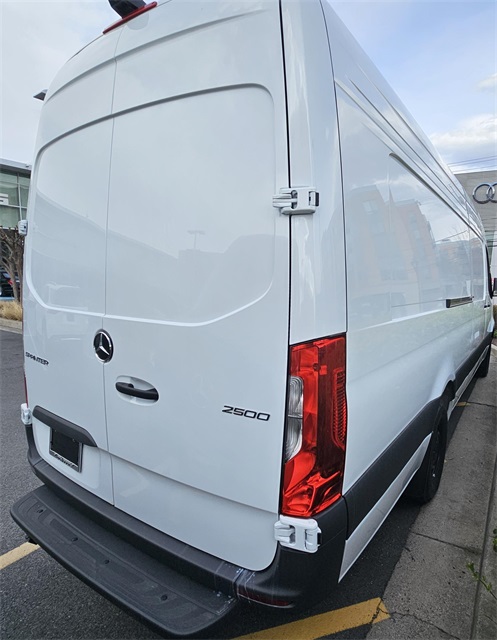 Vehicle image 3 of 19