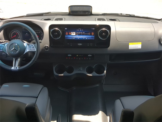 Vehicle image 9 of 17