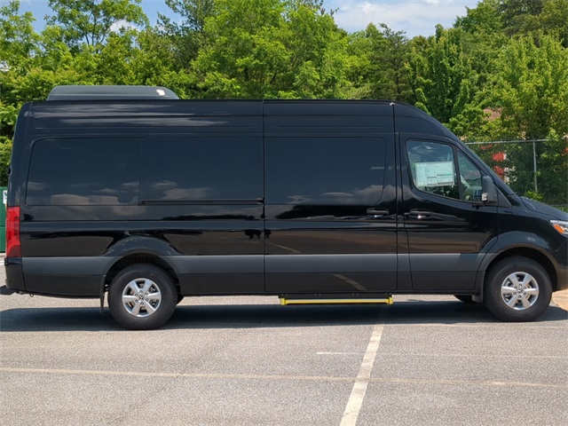 Vehicle image 4 of 17