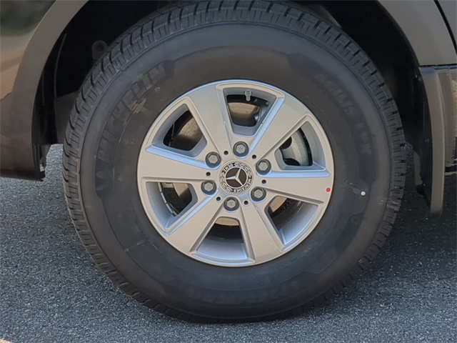 Vehicle image 15 of 17