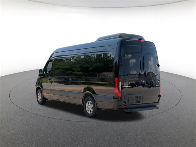 Vehicle image 7 of 17