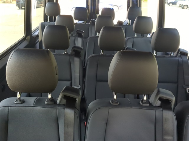 Vehicle image 14 of 17