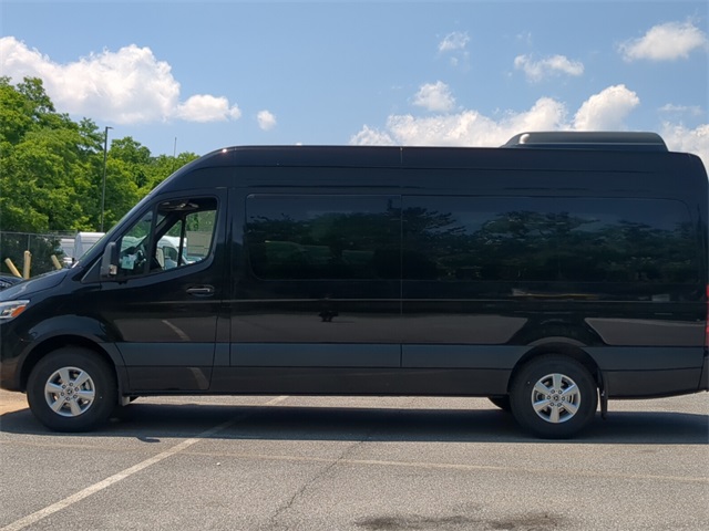 Vehicle image 8 of 17