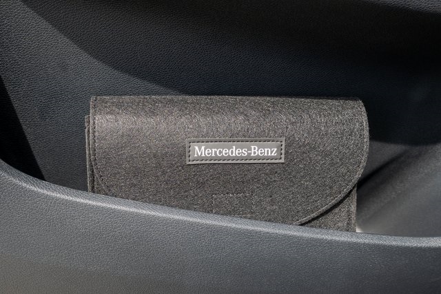 Vehicle image 18 of 42