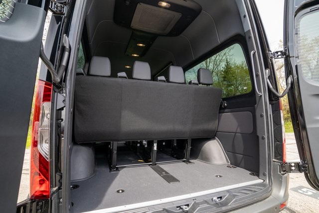 Vehicle image 37 of 42