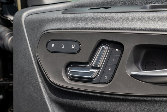 Vehicle image 41 of 42