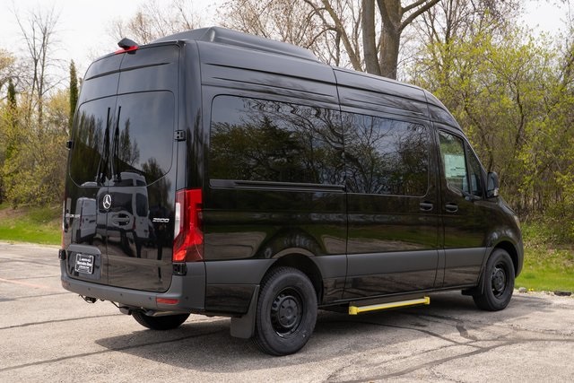 Vehicle image 4 of 42