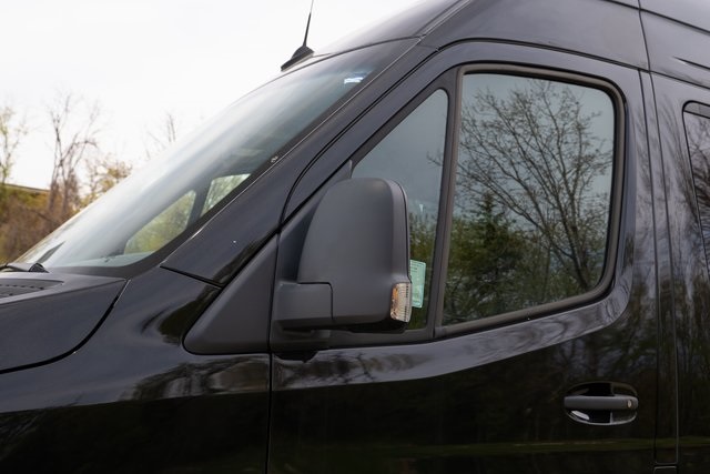 Vehicle image 8 of 42