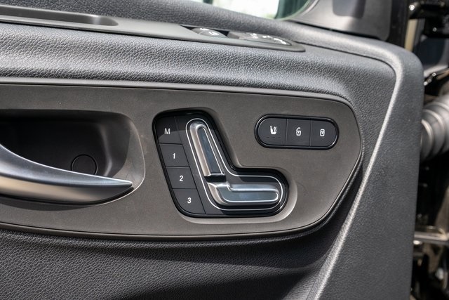 Vehicle image 14 of 42
