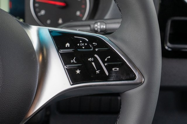Vehicle image 21 of 42