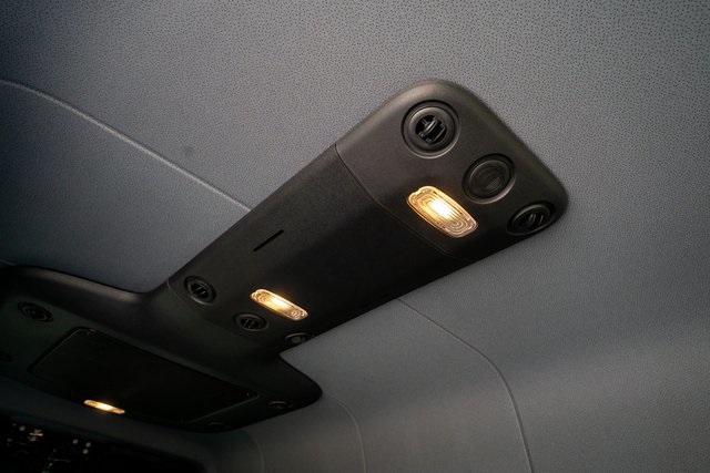 Vehicle image 34 of 42