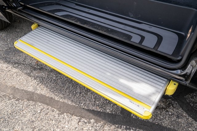 Vehicle image 33 of 42