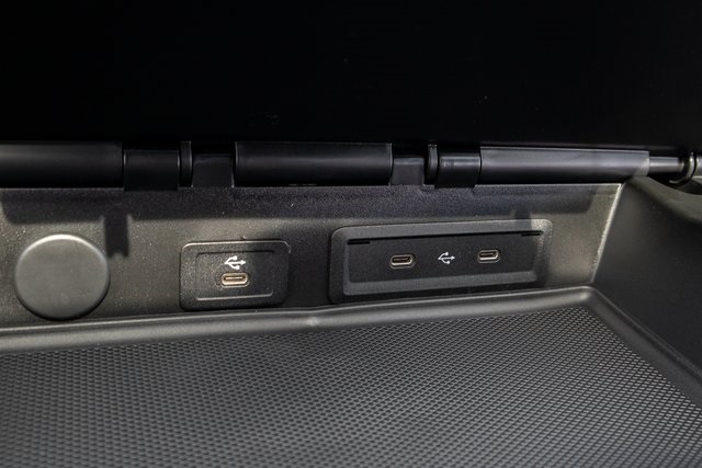 Vehicle image 27 of 42