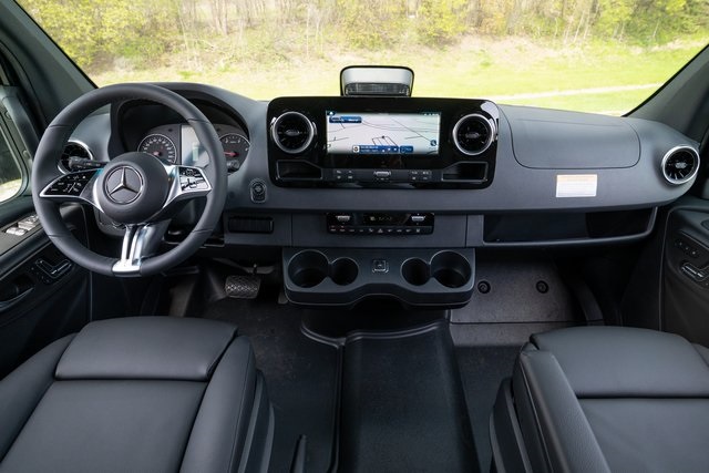 Vehicle image 9 of 42