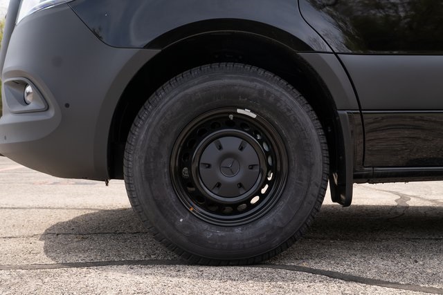 Vehicle image 7 of 42