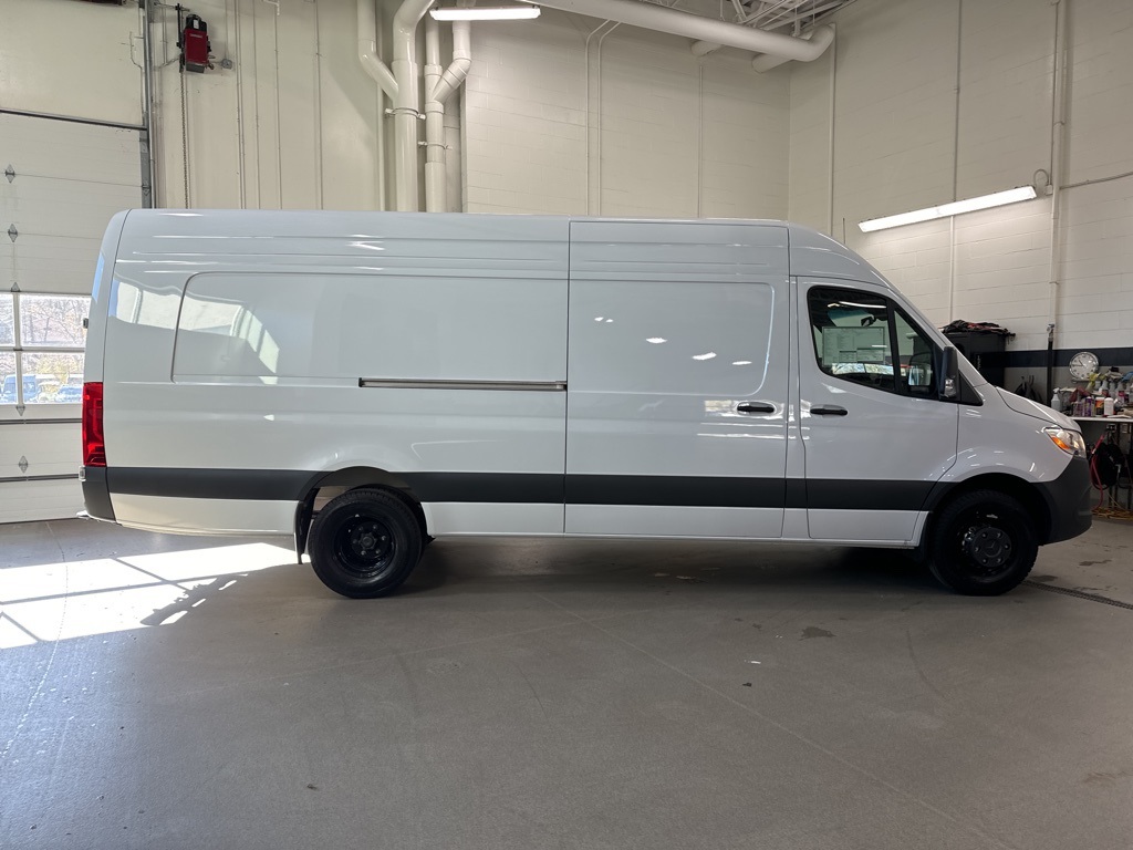 2025 Mercedes-Benz Sprinter Cargo Image 6 of 34
