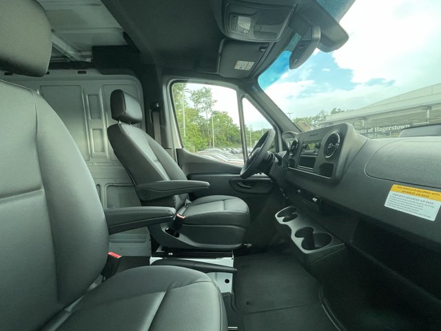 2025 Mercedes-Benz Sprinter Cargo Image 5 of 9