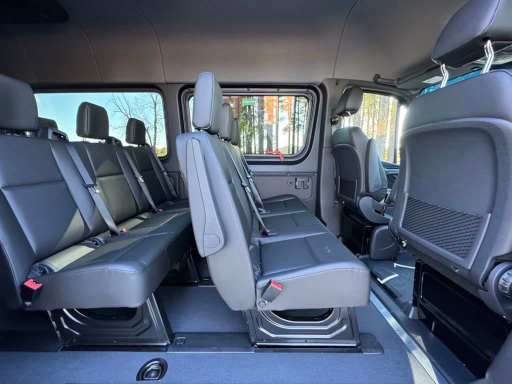 Vehicle image 13 of 22