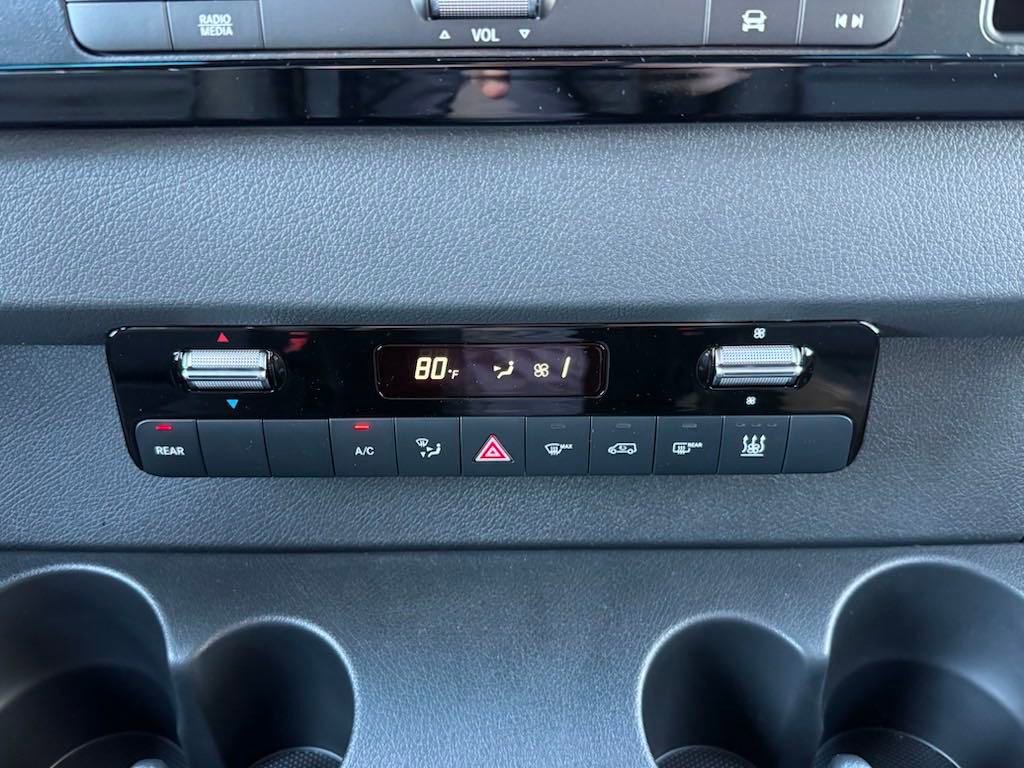Vehicle image 17 of 22