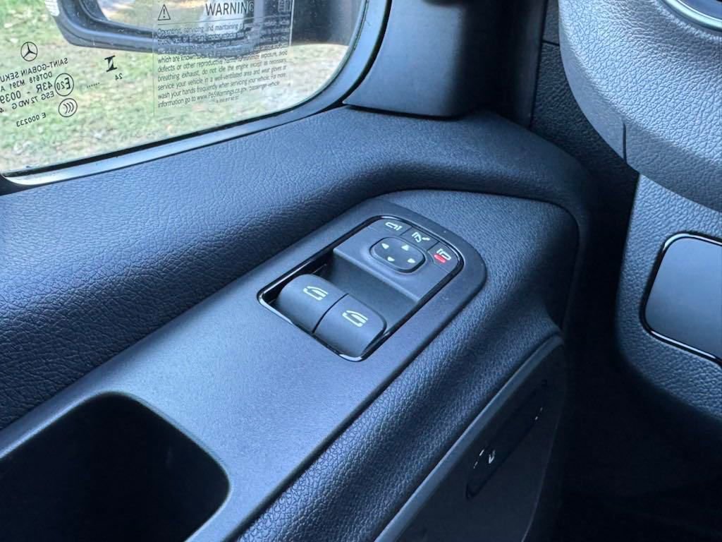 Vehicle image 18 of 22