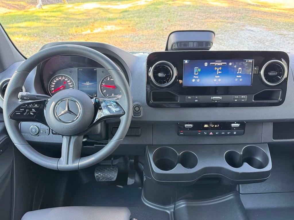 Vehicle image 9 of 22