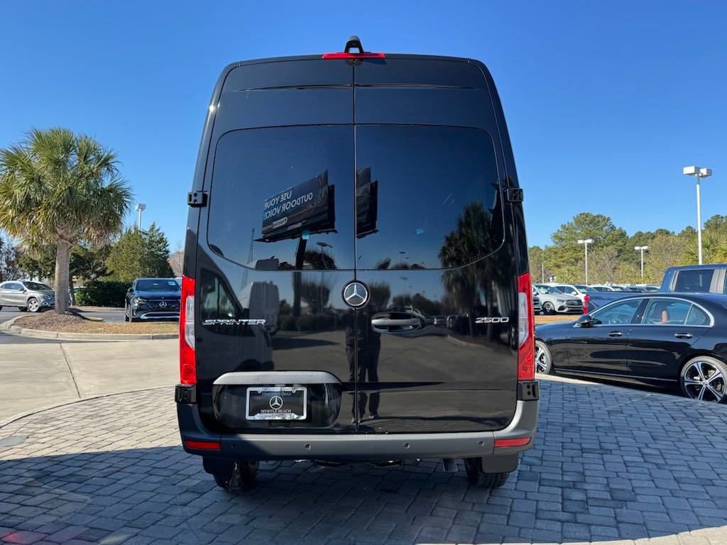 Vehicle image 11 of 22