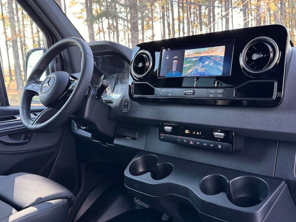 Vehicle image 16 of 22