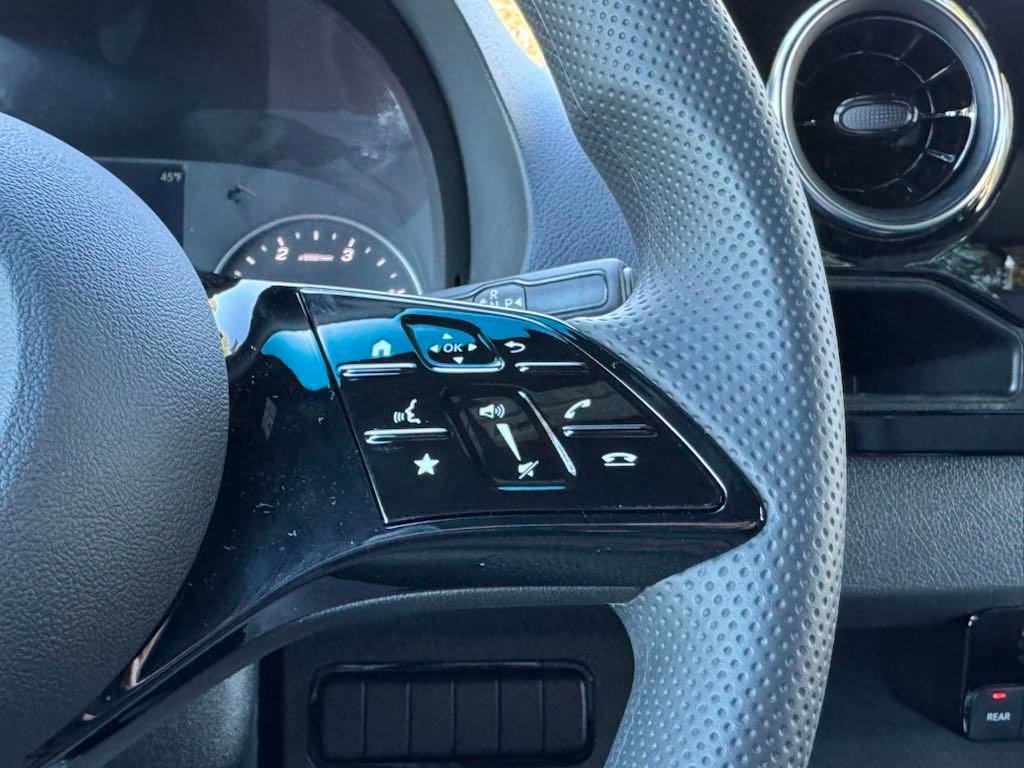 Vehicle image 21 of 22