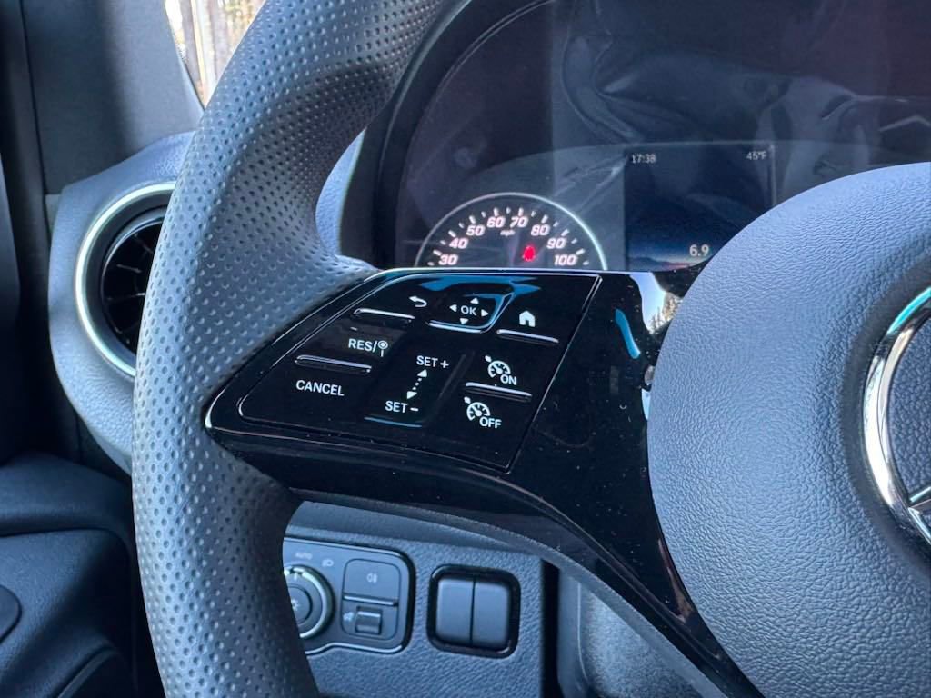 Vehicle image 20 of 22