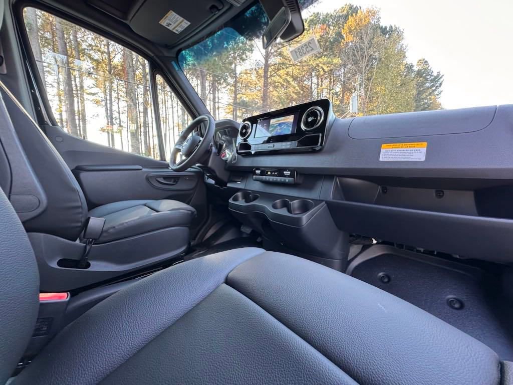 Vehicle image 15 of 22