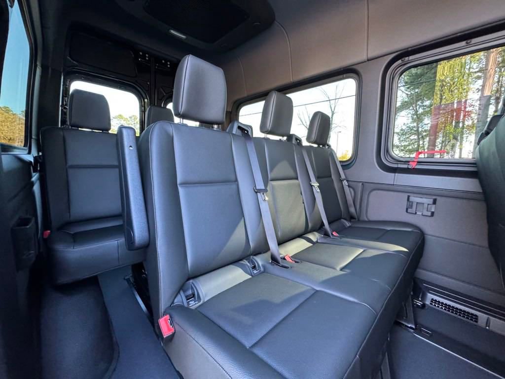 Vehicle image 14 of 22