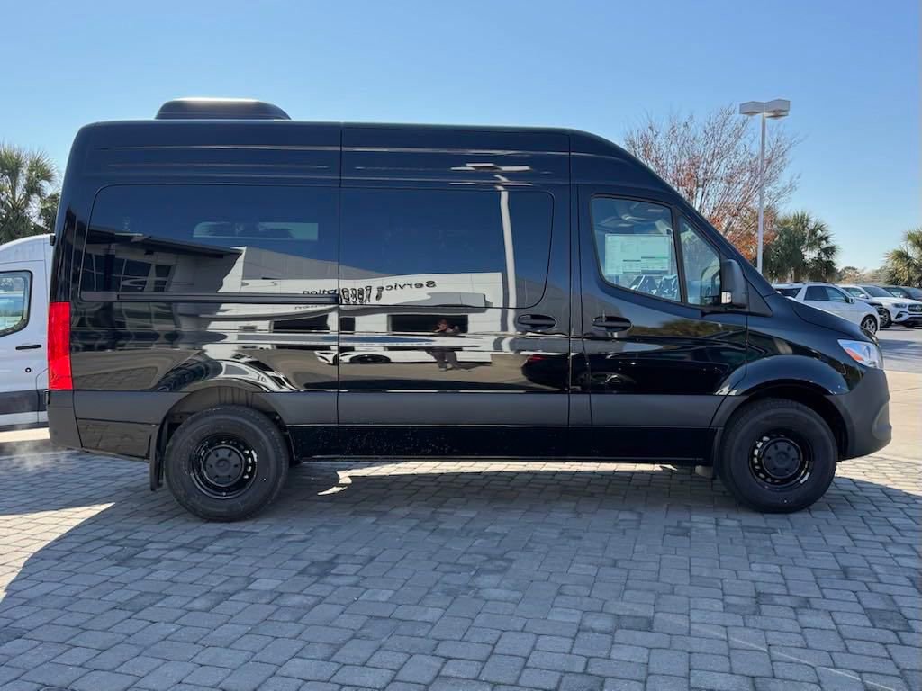 Vehicle image 4 of 22