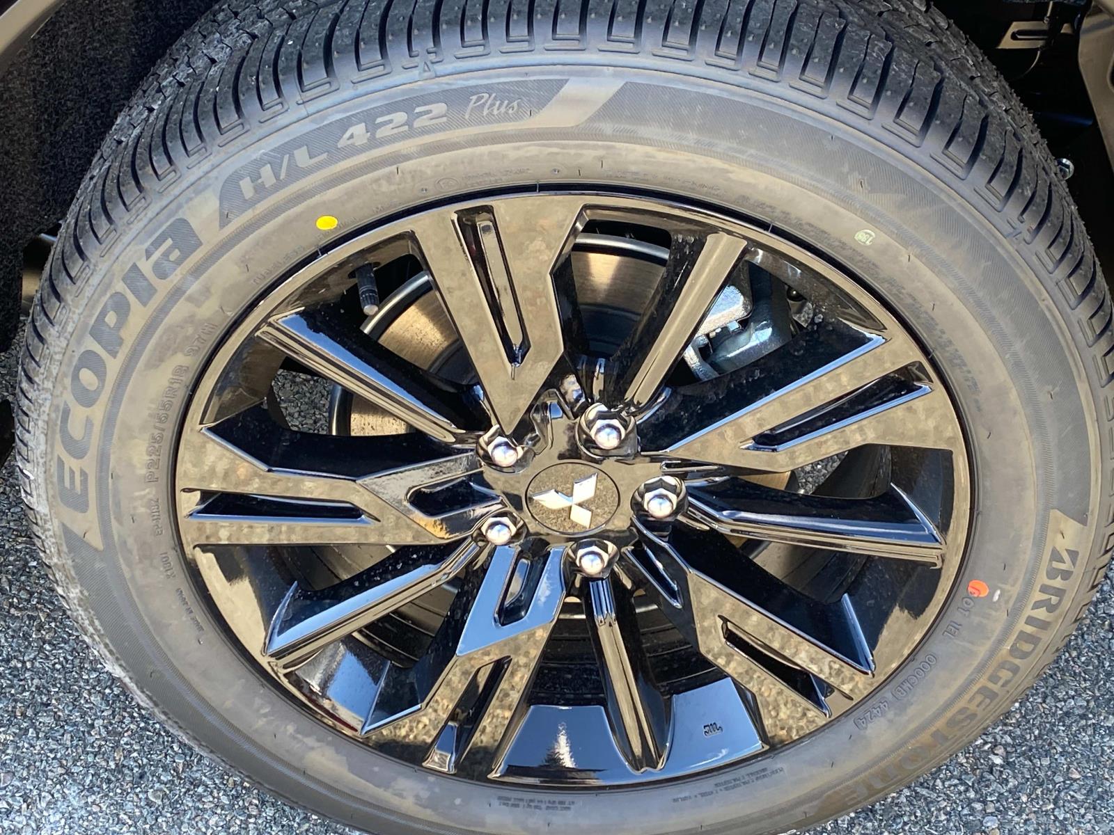 2025 Mitsubishi Eclipse Cross LE Image 6 of 14