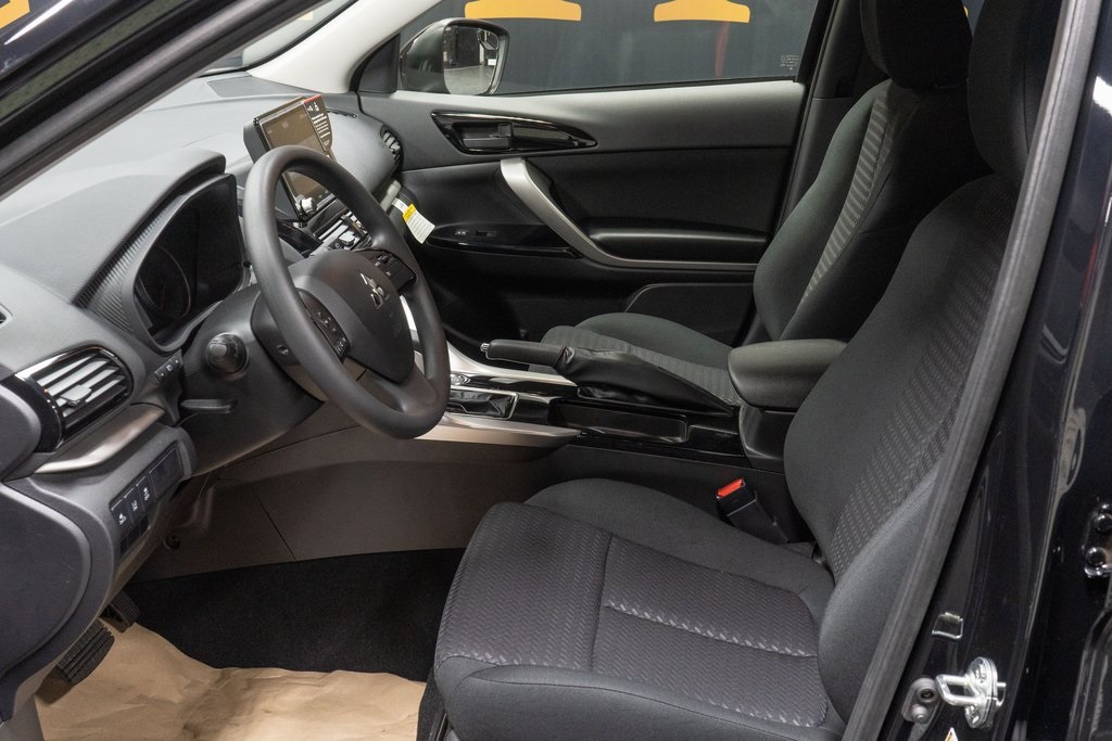 2025 Mitsubishi Eclipse Cross LE Image 17 of 23