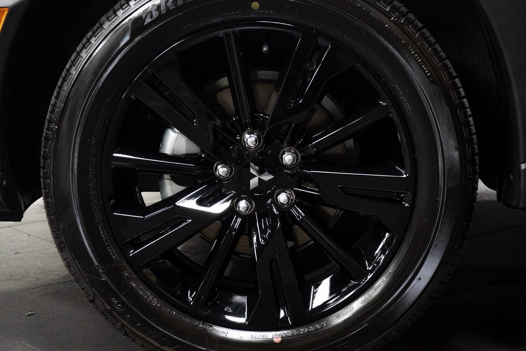 2025 Mitsubishi Eclipse Cross LE Image 6 of 23