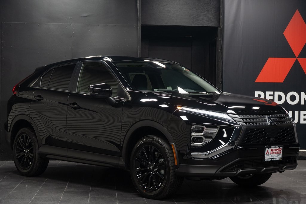 2025 Mitsubishi Eclipse Cross LE Image 3 of 23