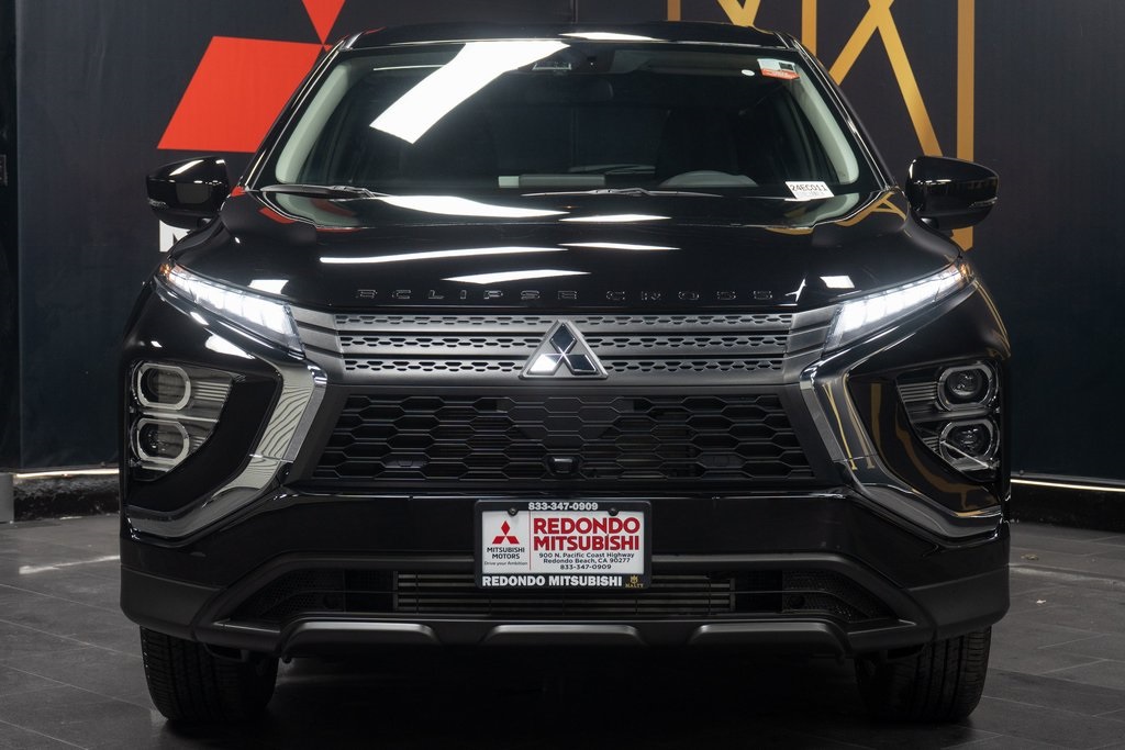 2025 Mitsubishi Eclipse Cross LE Image 2 of 23