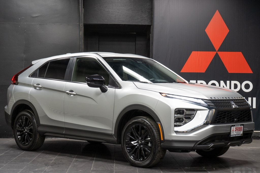 2025 Mitsubishi Eclipse Cross LE Image 3 of 24