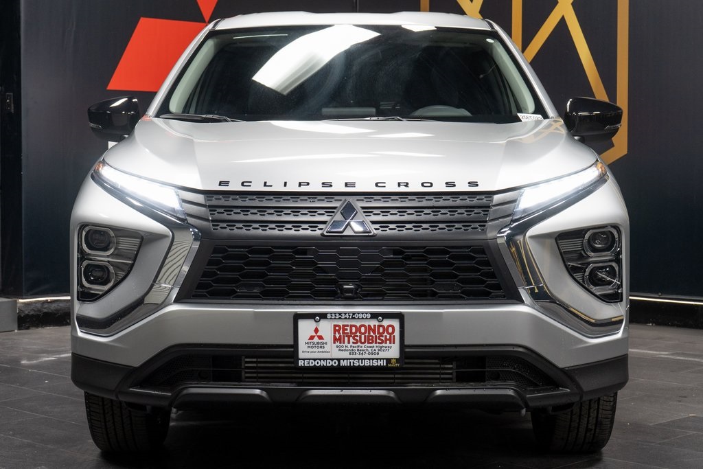 2025 Mitsubishi Eclipse Cross LE Image 2 of 24