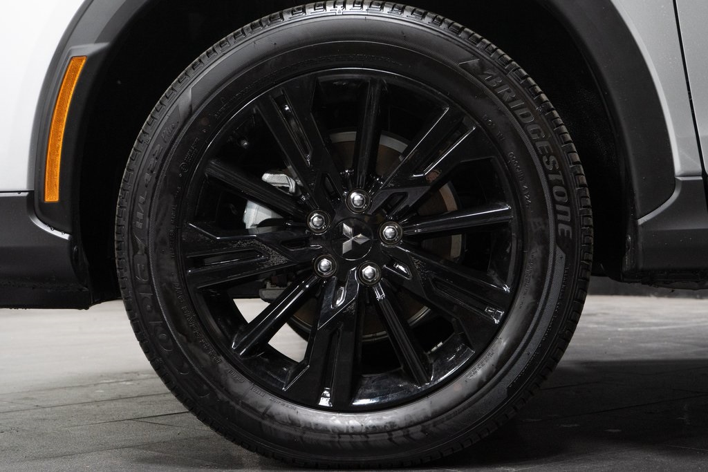 2025 Mitsubishi Eclipse Cross LE Image 8 of 24