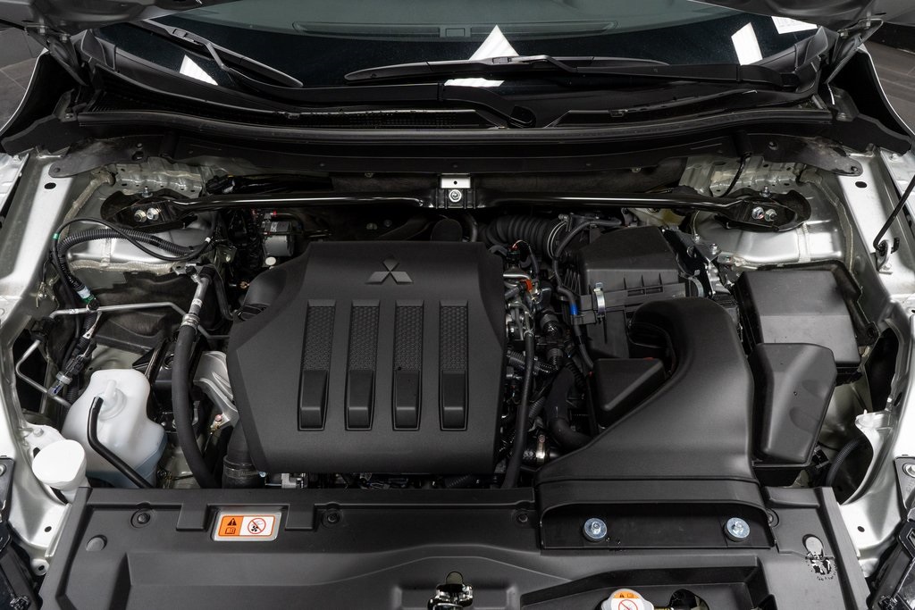 2025 Mitsubishi Eclipse Cross LE Image 7 of 24