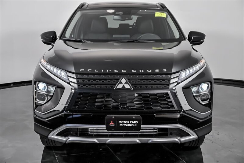 2025 Mitsubishi Eclipse Cross SE Image 2 of 25