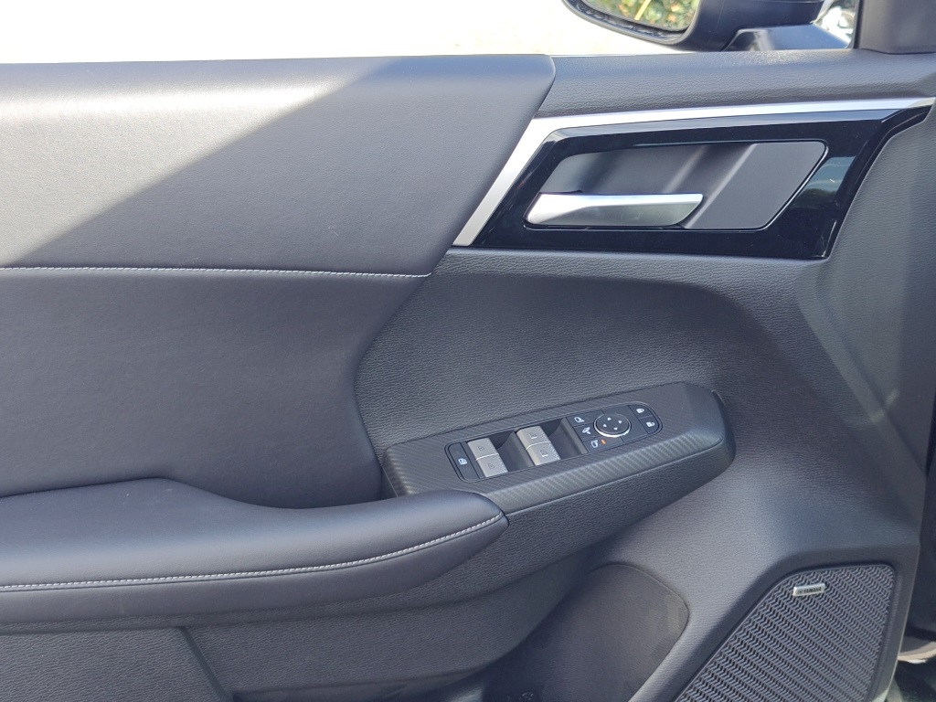 2025 Mitsubishi Outlander SE Image 25 of 35