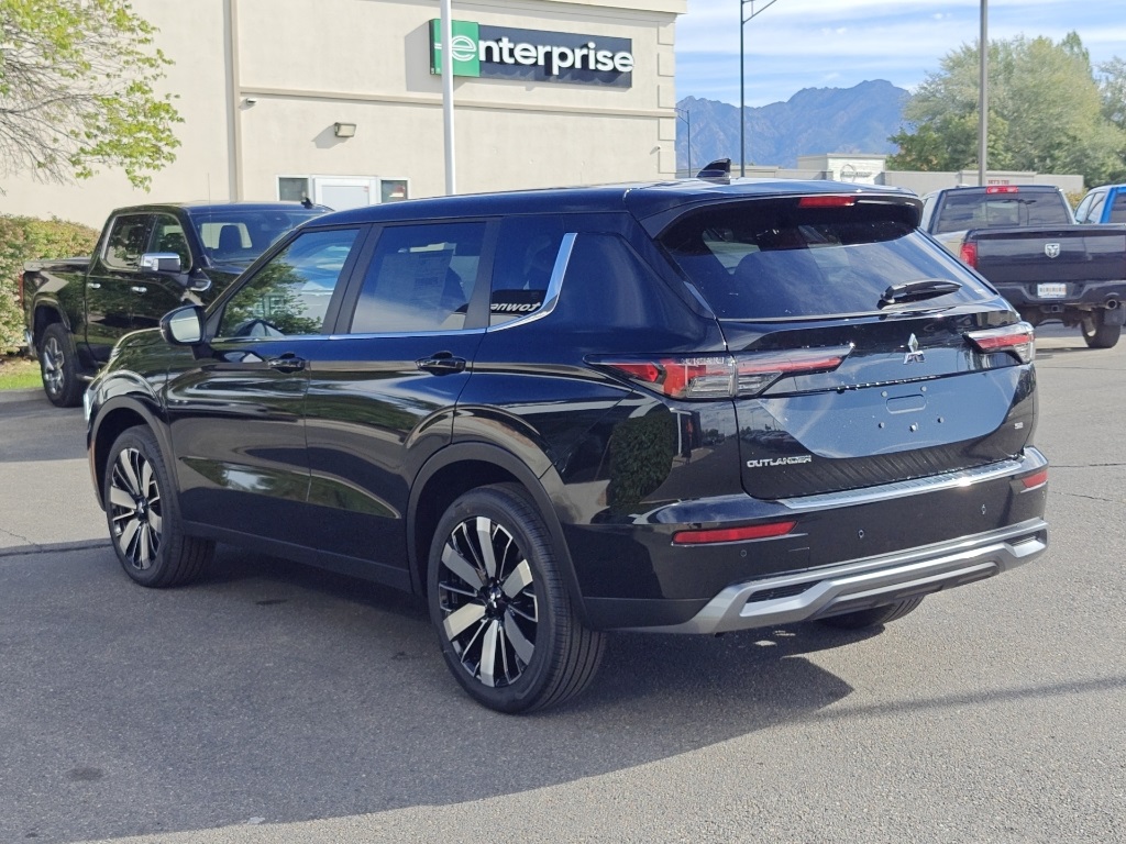 2025 Mitsubishi Outlander SE Image 6 of 35