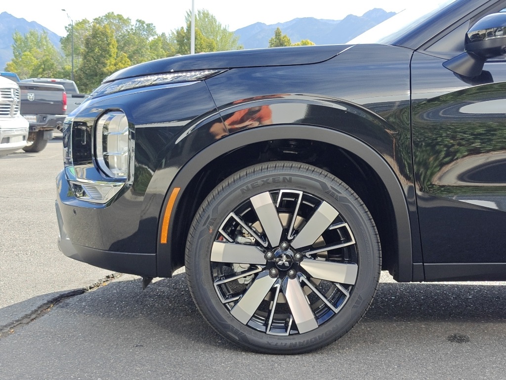 2025 Mitsubishi Outlander SE Image 9 of 35