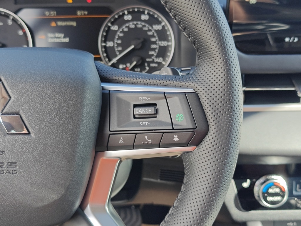 2025 Mitsubishi Outlander SE Image 26 of 35