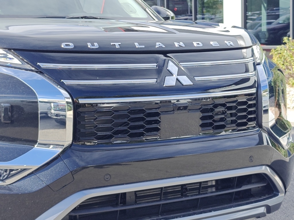 2025 Mitsubishi Outlander SE Image 10 of 35